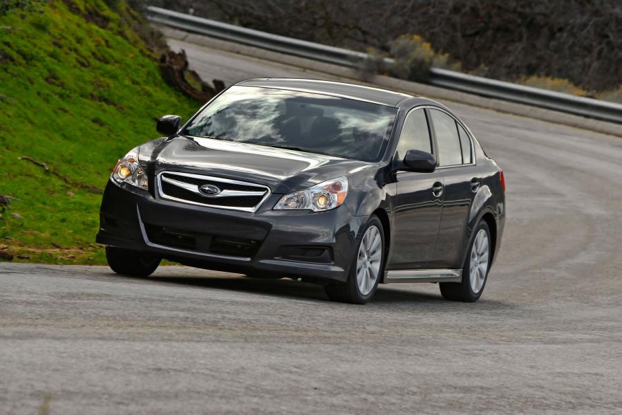  Subaru Legacy Sedan 2.5i 2010 года  (фото 7 из 8)